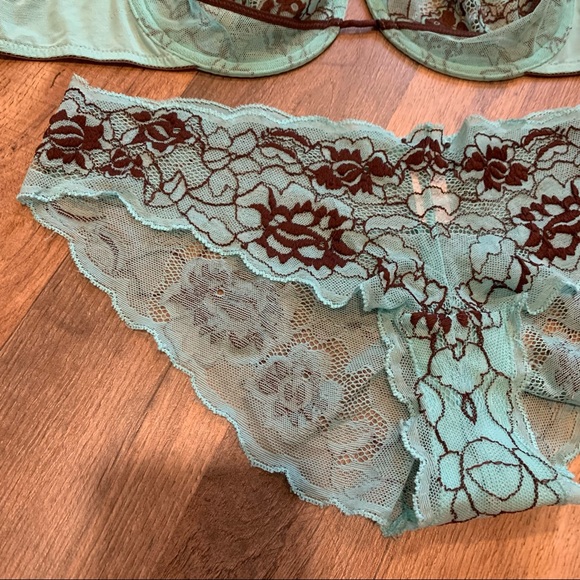 VS Vintage Y2K Very sexy collection lace bra & panty set - Picture 2 of 13